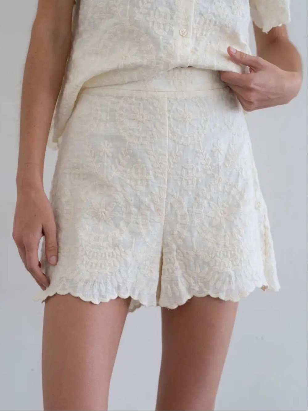 Zara Women's Cream Embroidered Scallop Hem Shorts M summer, vacation, beach chic